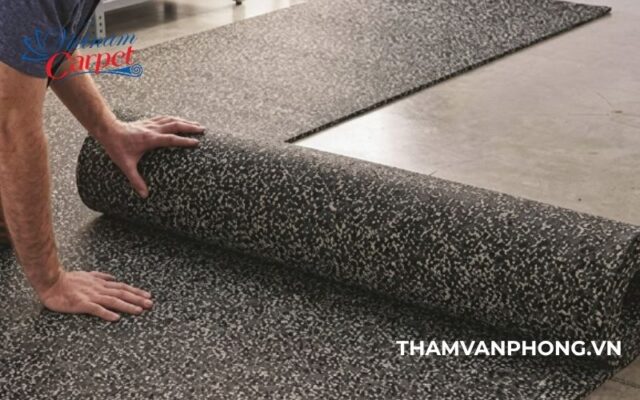 Có nên sử dụng thảm cuộn trải sàn giá rẻ cho cửa hàng?